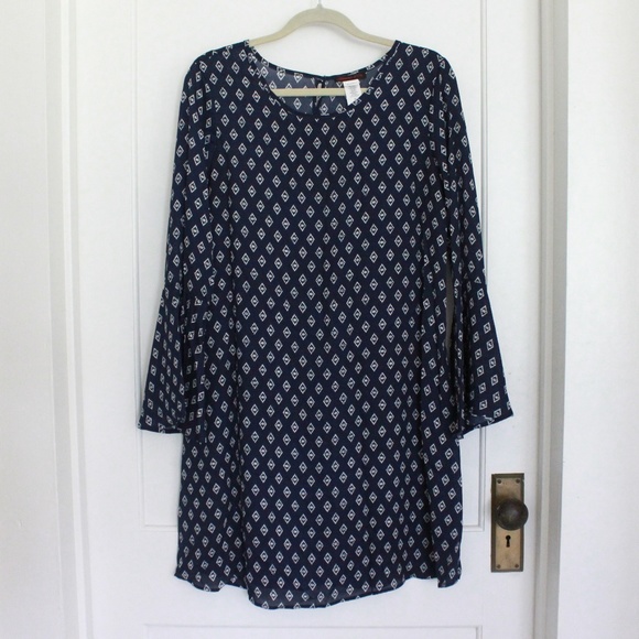 Glamour & Co Maternity Bell Sleeve Dress - Picture 1 of 6